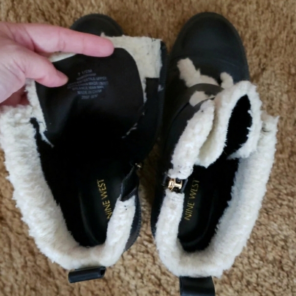 Nine West leather lug booties - Picture 3 of 5